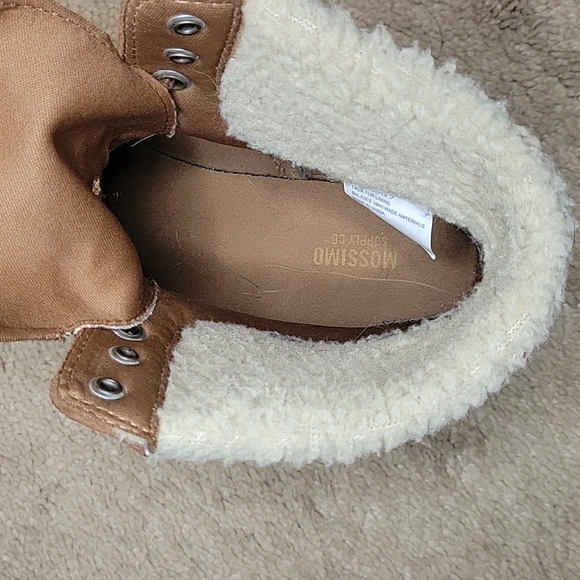 Boots - Picture 5 of 8